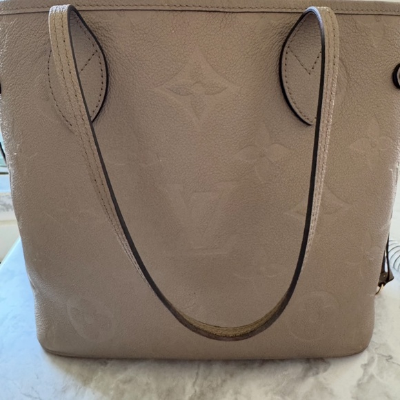 LV Never Full Tote - Picture 2 of 6